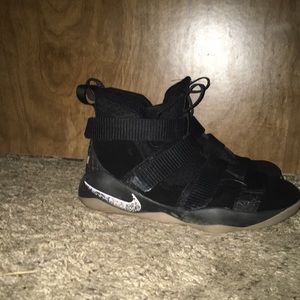 Lebron soldier 11